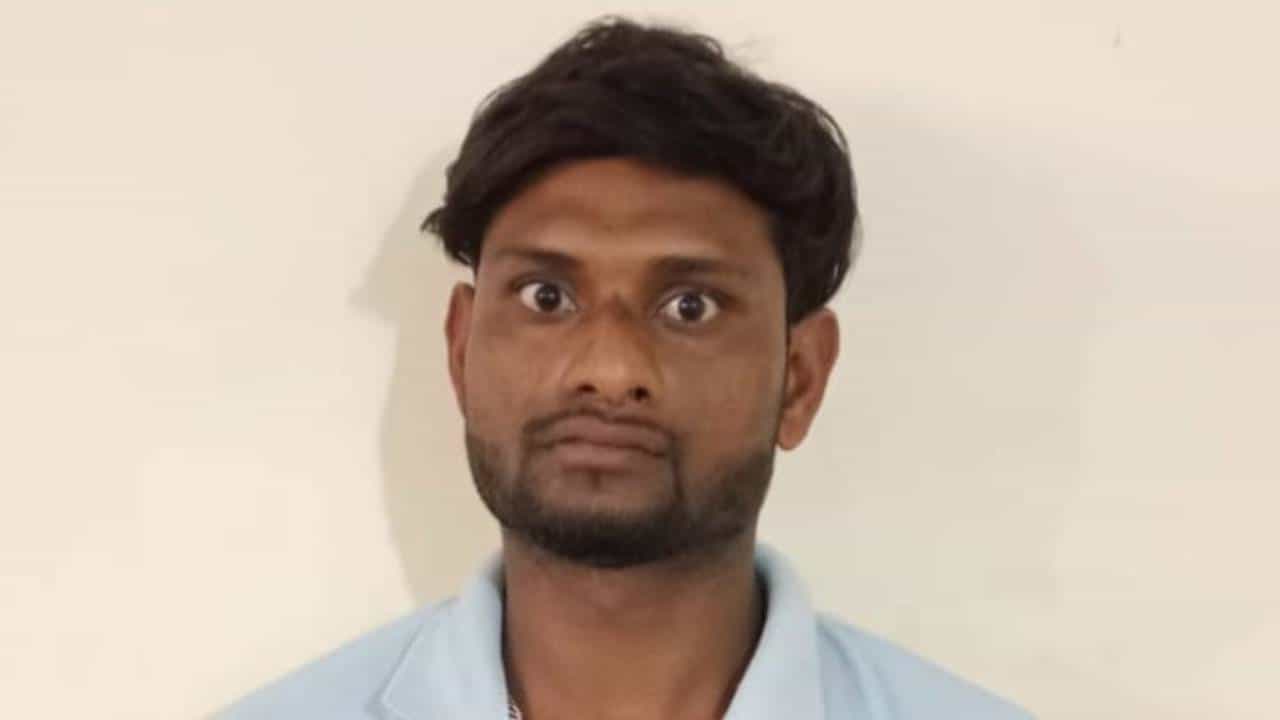 ಬೆಂಗಳೂರು: ಮಾವ, ಅಳಿಯ ಜಗಳ ಬಿಡಿಸಲು ಹೋದ ಕಾನ್ಸ್ಟೇಬಲ್ಗೆ ಇರಿತ ಬೆಂಗಳೂರು: ಮಾವ, ಅಳಿಯ ಜಗಳ ಬಿಡಿಸಲು ಹೋದ ಕಾನ್ಸ್ಟೇಬಲ್ಗೆ ಇರಿತ
