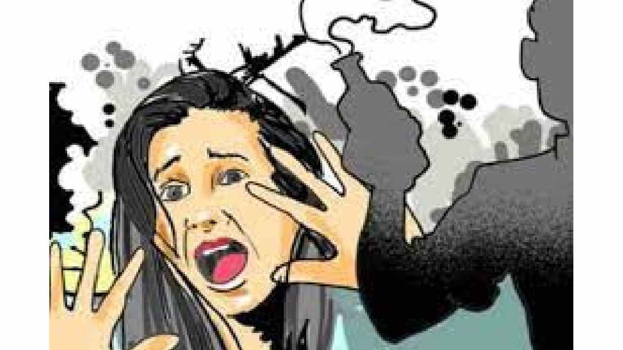 ಮದ್ವೆಯಾಗಲು ನಿರಾಕರಿಸಿದ ಸೊಸೆ ಮೇಲೆ ಆ್ಯಸಿಡ್ ಎರಚಿ ತಾನೂ ಆತ್ಮಹತ್ಯೆಗೆ ಯತ್ನಿಸಿದ ಸೋದರ ಮಾವ ಮದ್ವೆಯಾಗಲು ನಿರಾಕರಿಸಿದ ಸೊಸೆ ಮೇಲೆ ಆ್ಯಸಿಡ್ ಎರಚಿ ತಾನೂ ಆತ್ಮಹತ್ಯೆಗೆ ಯತ್ನಿಸಿದ ಸೋದರ ಮಾವ