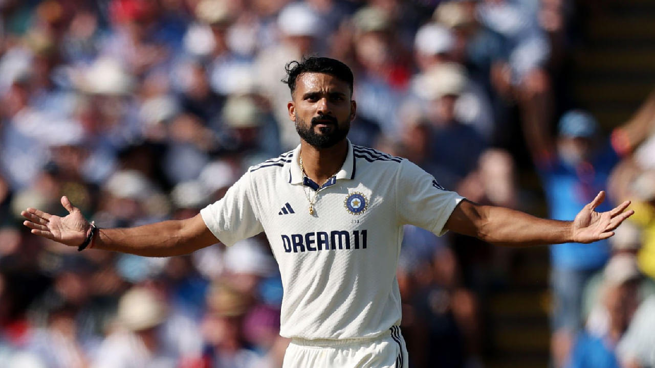 ಈ ಪಂದ್ಯದ ಮೊದಲ ಇನಿಂಗ್ಸ್ ನಲ್ಲಿ 4 ವಿಕೆಟ್ ಪಡೆದು ಮಿಂಚಿದ್ದ ಆಕಾಶ್, ದ್ವಿತೀಯ ಇನಿಂಗ್ಸ್ ನಲ್ಲಿ 99 ರನ್ ನೀಡಿ 6 ವಿಕೆಟ್ ಉರುಳಿಸಿದ್ದಾರೆ. ಈ‌ ಮೂಲಕ ಒಟ್ಟು 10 ವಿಕೆಟ್ ಕಬಳಿಸಿ ಭಾರತ ತಂಡಕ್ಕೆ ಐತಿಹಾಸಿಕ ಗೆಲುವು ತಂದುಕೊಟ್ಟಿದ್ದಾರೆ.