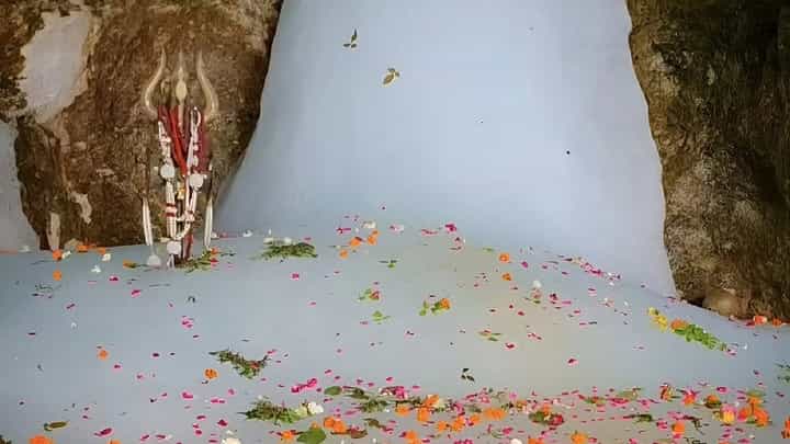 Amarnath Yatra: ಅಮರನಾಥ ಗುಹೆಯ ಹಿಮಲಿಂಗಕ್ಕೆ ಇಂದು ಮೊದಲ ಆರತಿ; ಭಕ್ತರ ಹರ್ಷೋದ್ಘಾರ Amarnath Yatra: ಅಮರನಾಥ ಗುಹೆಯ ಹಿಮಲಿಂಗಕ್ಕೆ ಇಂದು ಮೊದಲ ಆರತಿ; ಭಕ್ತರ ಹರ್ಷೋದ್ಘಾರ