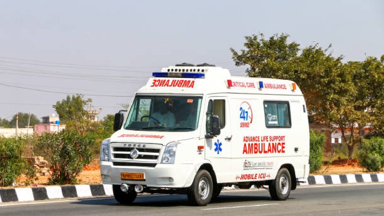 ಗೃಹರಕ್ಷಕ ನೇಮಕಾತಿ ವೇಳೆ ಪ್ರಜ್ಞೆ ತಪ್ಪಿದ ಬಿಹಾರದ ಮಹಿಳೆ ಮೇಲೆ ಆ್ಯಂಬುಲೆನ್ಸ್ನಲ್ಲಿ ಸಾಮೂಹಿಕ ಅತ್ಯಾಚಾರ! ಗೃಹರಕ್ಷಕ ನೇಮಕಾತಿ ವೇಳೆ ಪ್ರಜ್ಞೆ ತಪ್ಪಿದ ಬಿಹಾರದ ಮಹಿಳೆ ಮೇಲೆ ಆ್ಯಂಬುಲೆನ್ಸ್ನಲ್ಲಿ ಸಾಮೂಹಿಕ ಅತ್ಯಾಚಾರ!