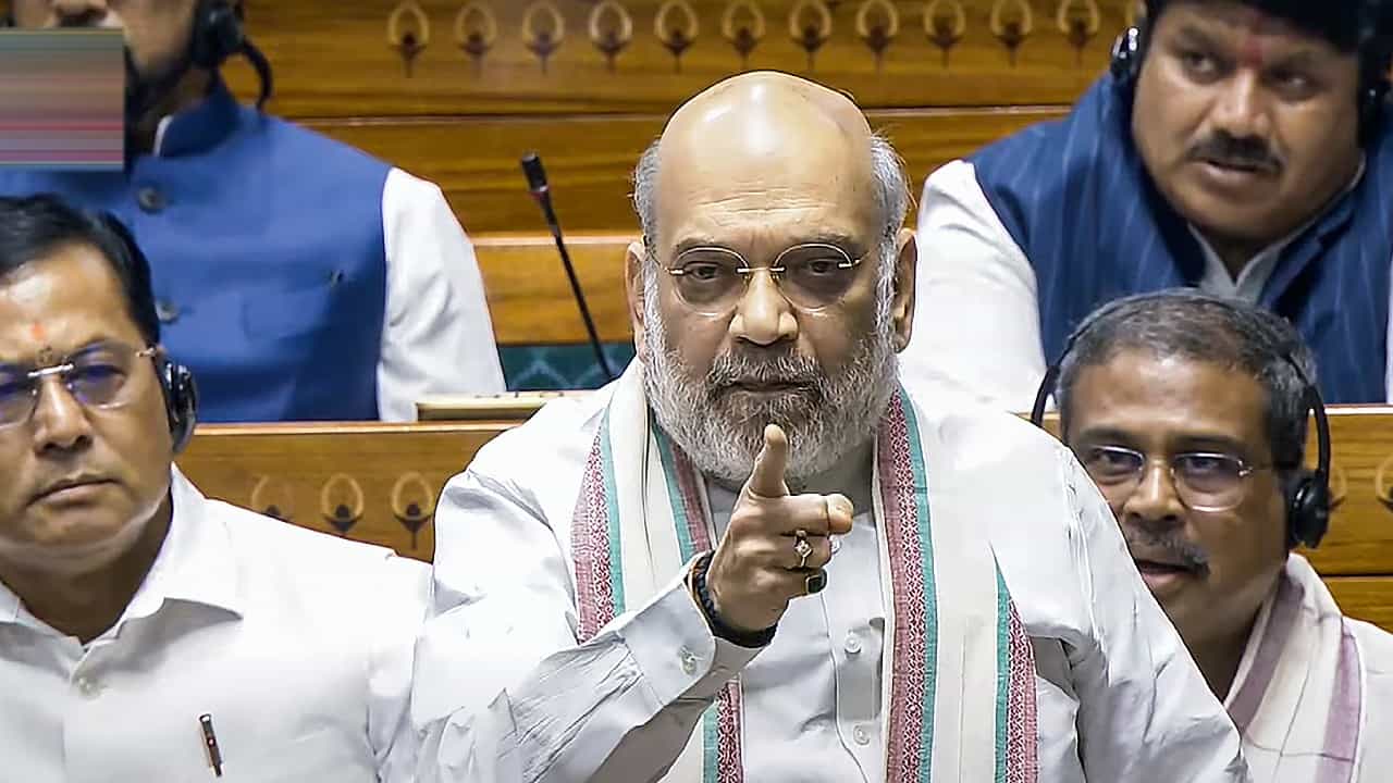 ಇನ್ನೂ 20 ವರ್ಷ ವಿರೋಧ ಪಕ್ಷದ ಕುರ್ಚಿಯಲ್ಲೇ ಇರ್ತೀರಿ; ಕಾಂಗ್ರೆಸ್ ವಿರುದ್ಧ ಗುಡುಗಿದ ಅಮಿತ್ ಶಾ ಇನ್ನೂ 20 ವರ್ಷ ವಿರೋಧ ಪಕ್ಷದ ಕುರ್ಚಿಯಲ್ಲೇ ಇರ್ತೀರಿ; ಕಾಂಗ್ರೆಸ್ ವಿರುದ್ಧ ಗುಡುಗಿದ ಅಮಿತ್ ಶಾ