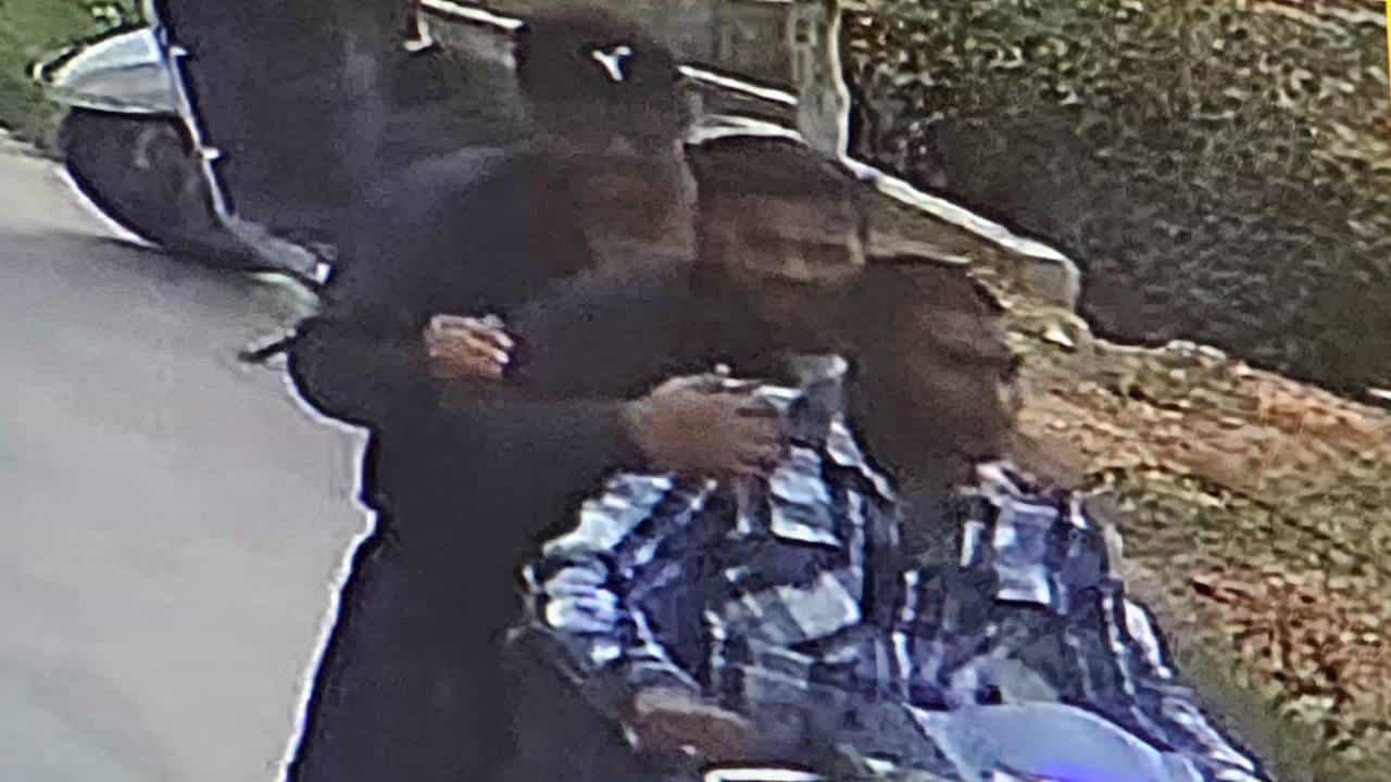 ಸ್ನೇಹಿತನ ಮನೆಗೆ ಹೋಗಿದ್ದ ಮಹಿಳೆಗೆ ಬೆದರಿಕೆ ಹಾಕಿ ಸಾಮೂಹಿಕ ಅತ್ಯಾಚಾರ ಸ್ನೇಹಿತನ ಮನೆಗೆ ಹೋಗಿದ್ದ ಮಹಿಳೆಗೆ ಬೆದರಿಕೆ ಹಾಕಿ ಸಾಮೂಹಿಕ ಅತ್ಯಾಚಾರ