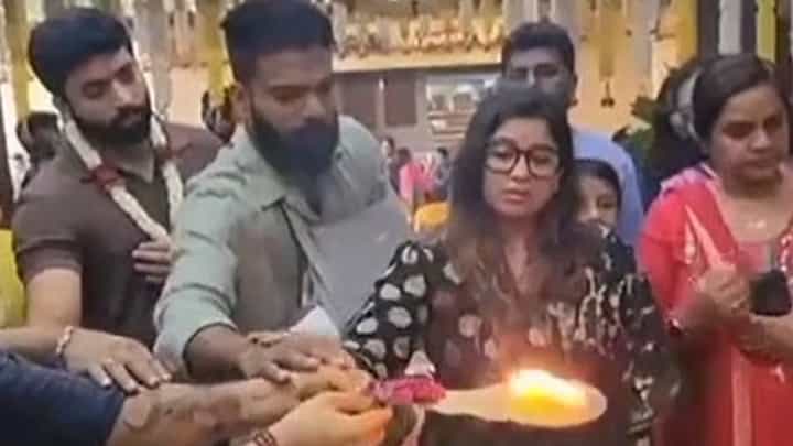 ಭಾವಿ ಪತಿಯ ಜೊತೆಗೆ ಆರತಿ ಮಾಡಿದ ಆಂಕರ್ ಅನುಶ್ರೀ, ಹಳೆ ವಿಡಿಯೋ ವೈರಲ್ ಭಾವಿ ಪತಿಯ ಜೊತೆಗೆ ಆರತಿ ಮಾಡಿದ ಆಂಕರ್ ಅನುಶ್ರೀ, ಹಳೆ ವಿಡಿಯೋ ವೈರಲ್
