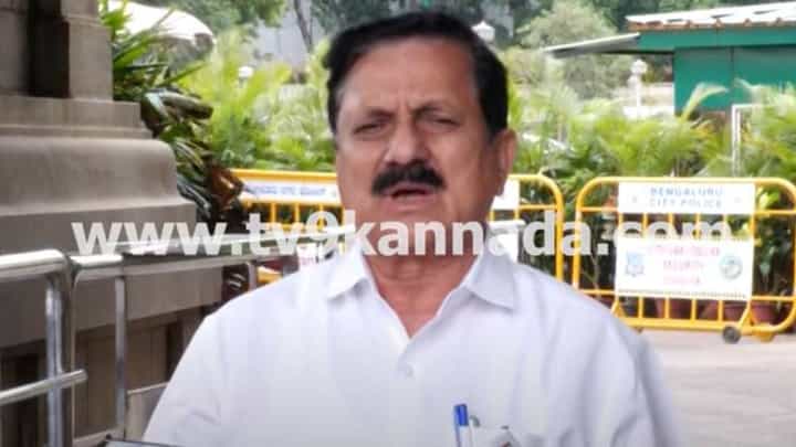 ಸಿದ್ದರಾಮಯ್ಯ ಕೇವಲ ಕಾಂಗ್ರೆಸ್ ಶಾಸಕರಿಗೆ ಅನುದಾನ ನೀಡಿ ಪಕ್ಷಪಾತಿ ಅನಿಸಿಕೊಂಡಿದ್ದಾರೆ: ಅರಗ ಜ್ಞಾನೇಂದ್ರ ಸಿದ್ದರಾಮಯ್ಯ ಕೇವಲ ಕಾಂಗ್ರೆಸ್ ಶಾಸಕರಿಗೆ ಅನುದಾನ ನೀಡಿ ಪಕ್ಷಪಾತಿ ಅನಿಸಿಕೊಂಡಿದ್ದಾರೆ: ಅರಗ ಜ್ಞಾನೇಂದ್ರ
