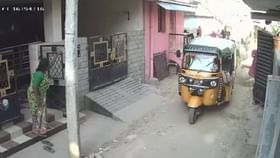 ಆಟೋದಡಿ ಸಿಲುಕಿ ಮೂರು ವರ್ಷದ ಬಾಲಕಿ ಸಾವು ಆಟೋದಡಿ ಸಿಲುಕಿ ಮೂರು ವರ್ಷದ ಬಾಲಕಿ ಸಾವು