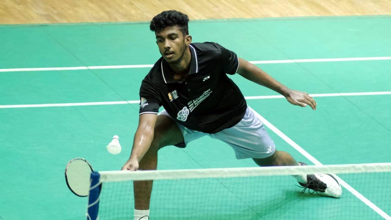 ಅಮೆರಿಕದಲ್ಲಿ ಇತ್ತೀಚಿಗೆ ನಡೆದ ಯುಎಸ್ ಓಪನ್ ಸೂಪರ್ 300 ಬ್ಯಾಡ್ಮಿಂಟನ್ ಚಾಂಪಿಯನ್ ಶಿಪ್ ಟೂರ್ನಿಯಲ್ಲಿ ಉಡುಪಿ‌‌ ಜಿಲ್ಲೆಯ ಕಾರ್ಕಾಳದ ಅಯುಷ್ ಶೆಟ್ಟಿ ಬ್ಯಾಡ್ಮಿಂಟನ್​ನಲ್ಲಿ ಅದ್ವಿತೀಯ ಸಾಧನೆ ಮಾಡಿದ್ದಾರೆ.  2023ರ ಬಳಿಕ ಭಾರತಕ್ಕೆ ಮೊದಲ ವಿದೇಶಿ ಬ್ಯಾಡ್ಮಿಂಟನ್ ಪ್ರಶಸ್ತಿ ತಂದುಕೊಟ್ಟಿದ್ದಾರೆ. ಆಯುಷ್ ಶೆಟ್ಟಿ ಅವರ ಮನೆಯಲ್ಲಿ ಸಂಭ್ರಮ ಮನೆ ಮಾಡಿದೆ.