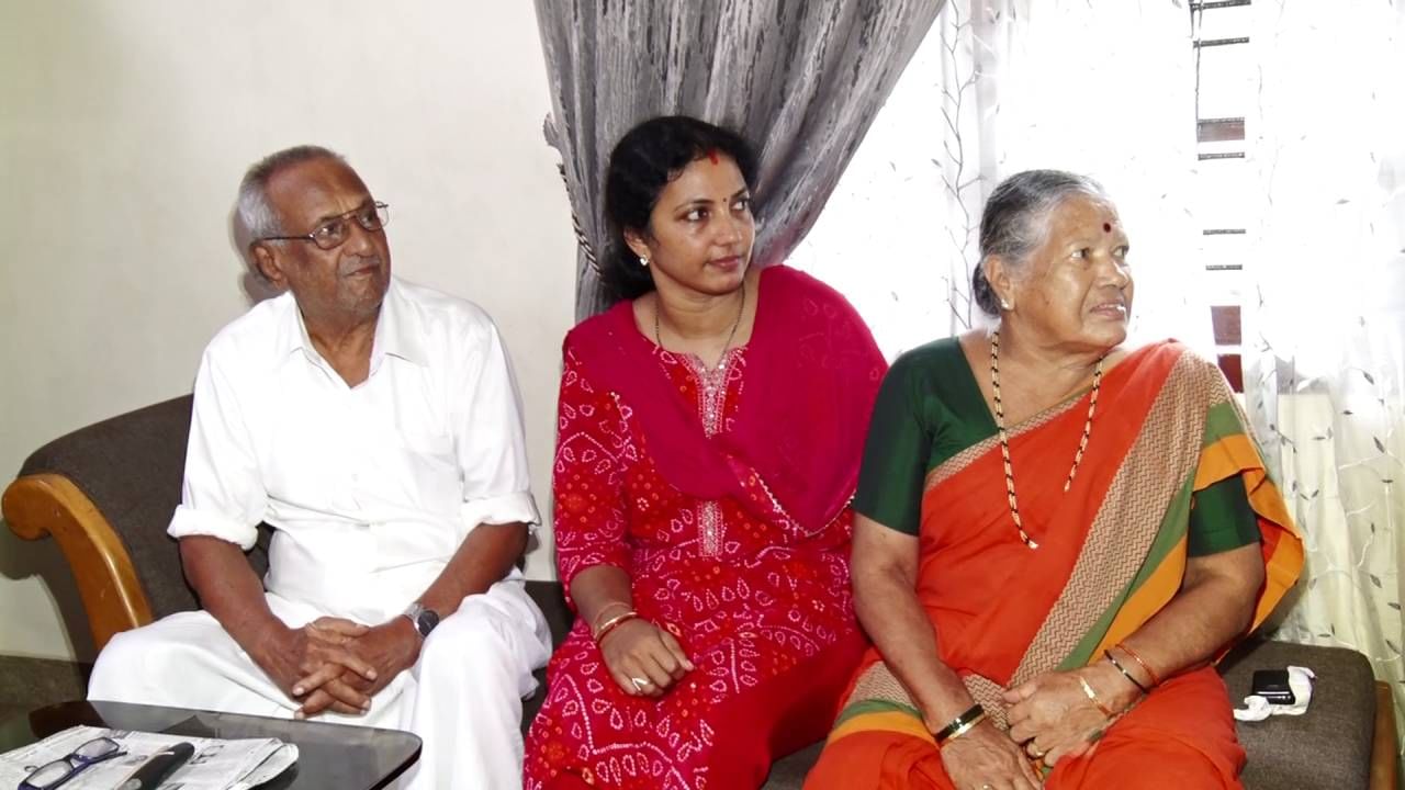 ಪುತ್ರ ಆಯುಷ್​ ಶೆಟ್ಟಿ ಅವರ ಸಾಧನೆ ಕಂಡು ತಾಯಿ ಶಾಲ್ಮಲಿ ಶೆಟ್ಟಿ ಪ್ರತಿಕ್ರಿಯಿಸಿದ್ದು, "ಆಯುಷ್​ ದೇಶಕ್ಕೆ ಕೀರ್ತಿ ತಂದಿದ್ದಾನೆ. ಆಯುಷ್‌ಗೆ ಕರೆ ಮಾಡಿ ಶುಭ ಹಾರೈಸಿದ್ದೇವೆ. ಪುತ್ರ ಆಯುಷ್‌ನ ಈ ಸಾಧನೆ ಕಂಡು ಸಾಕಷ್ಟು ಖುಷಿ, ಹೆಮ್ಮೆ ಆಗುತ್ತಿದೆ. ಬಾಲ್ಯದಿಂದಲೂ ಆತ ಬ್ಯಾಡ್ಮಿಂಟನ್ ಬಗ್ಗೆ ಅತಿಯಾದ ಆಸಕ್ತಿ ಹೊಂದಿದ್ದನು. ಪ್ರತಿಭೆ, ಆಸಕ್ತಿ ಗುರುತಿಸಿ ಅದಕ್ಕೆ ಅನುಗುಣವಾಗಿ ಸಹಕಾರ ನೀಡಿದೆವು. ಬಿಡಬ್ಲ್ಯುಎಫ್ (BWF) ವರ್ಲ್ಡ್ ಟೂರ್ ಚೊಚ್ಚಲ ಪ್ರಶಸ್ತಿ ಗೆದ್ದು ಭಾರತಕ್ಕೆ ಕೀರ್ತಿ ತಂದಿದ್ದಾನೆ. ಇಂಥ ಅನೇಕ ಪ್ರಶಸ್ತಿಗಳನ್ನು ಗೆದ್ದು ತರಲಿ. ಒಲಿಂಪಿಕ್ಸ್​ನಲ್ಲಿ ಪದಕ ಗೆಲ್ಲುವುದು ಆತನ ಗುರಿಯಾಗಿದೆ ಎಂದು ಹೇಳಿದರು.   