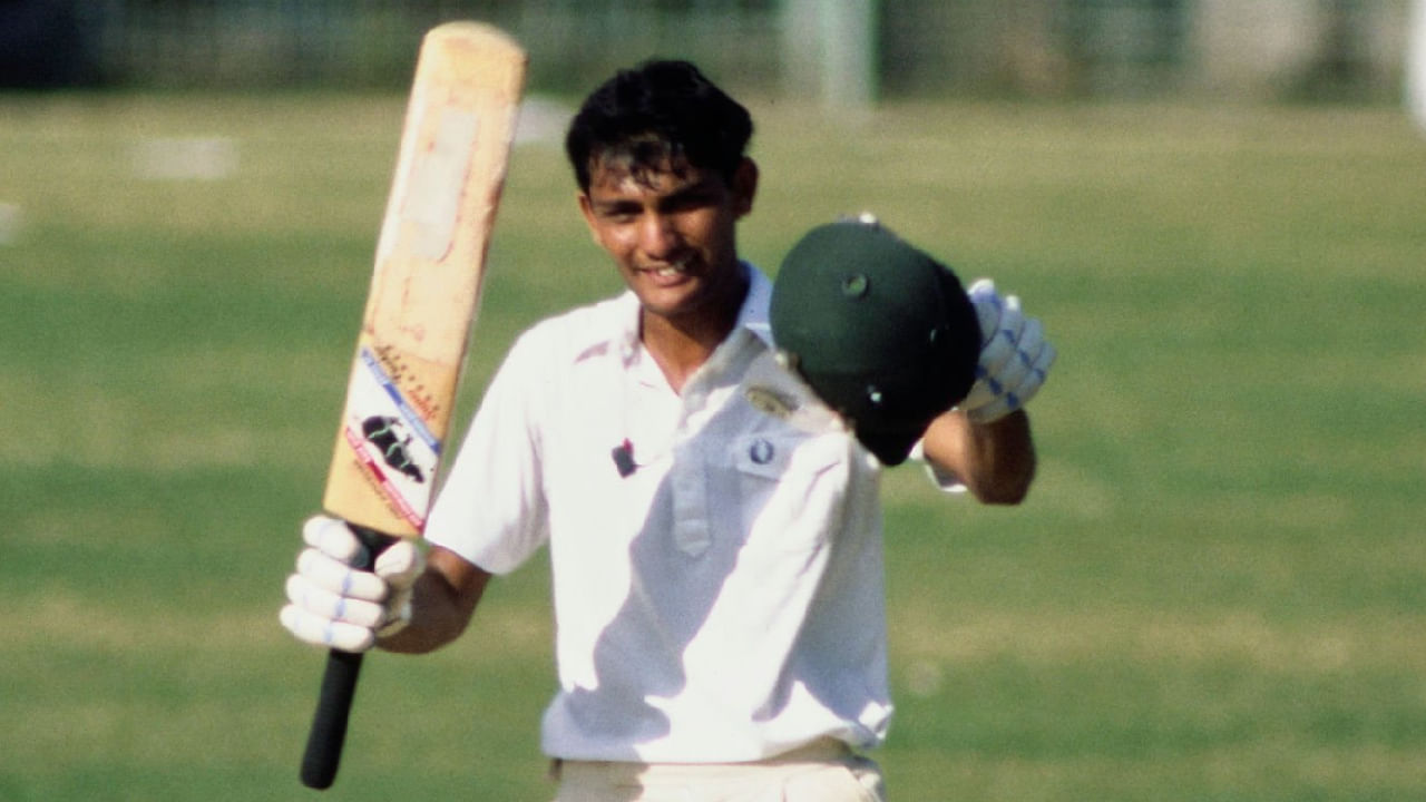 ಟೀಮ್ ಇಂಡಿಯಾದ ಮಾಜಿ ನಾಯಕ ಮೊಹಮ್ಮದ್ ಅಝರುದ್ದೀನ್ 1990 ರಲ್ಲಿ ಇಂಗ್ಲೆಂಡ್ ವಿರುದ್ಧ ಬ್ಯಾಕ್ ಟು ಬ್ಯಾಕ್ ಶತಕ ಸಿಡಿಸಿ ದಾಖಲೆ ಬರೆದಿದ್ದರು. ಲಾರ್ಡ್ಸ್​ ಮೈದಾನದಲ್ಲಿ 121 ರನ್ ಬಾರಿಸಿದ್ದ ಅಝರ್, ಆ ಬಳಿಕ ಓಲ್ಡ್ ಟ್ರಾಫರ್ಡ್ ಮೈದಾನದಲ್ಲಿ 179 ರನ್​ಗಳ ಭರ್ಜರಿ ಇನಿಂಗ್ಸ್ ಆಡಿದ್ದರು. 