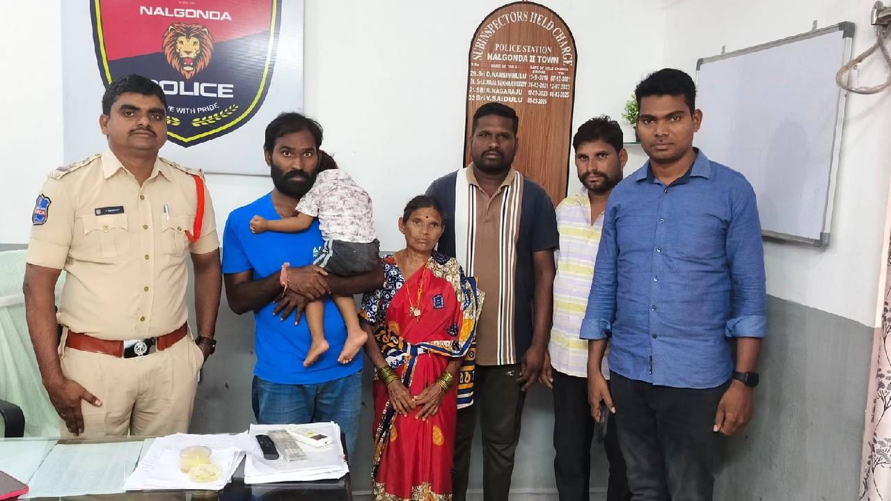 ಒಂದು ವರ್ಷದ ಮಗುವನ್ನು ಬಸ್ಸ್ಟ್ಯಾಂಡ್ನಲ್ಲಿ ಬಿಟ್ಟು, ಇನ್ಸ್ಟಾಗ್ರಾಂ ಲವರ್ ಜತೆ ಮಹಿಳೆ ಪರಾರಿ ಒಂದು ವರ್ಷದ ಮಗುವನ್ನು ಬಸ್ಸ್ಟ್ಯಾಂಡ್ನಲ್ಲಿ ಬಿಟ್ಟು, ಇನ್ಸ್ಟಾಗ್ರಾಂ ಲವರ್ ಜತೆ ಮಹಿಳೆ ಪರಾರಿ