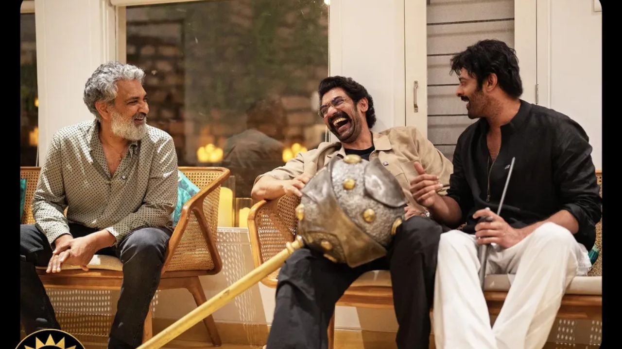ಭಾರತದ ಸಿನಿಮಾ ರಂಗದ ದಿಕ್ಕನ್ನು ಬದಲಾಯಿಸಿದ ‘ಬಾಹುಬಲಿ’ ಸಿನಿಮಾ ಬಿಡುಗಡೆ ಆಗಿ ಇಂದಿಗೆ (ಜುಲೈ 10) ಹತ್ತು ವರ್ಷಗಳಾಗಿದೆ. ‘ಬಾಹುಬಲಿ: ದಿ ಬಿಗಿನಿಂಗ್’ ಸಿನಿಮಾ 2015, ಜುಲೈ 10ರಂದು ಬಿಡುಗಡೆ ಆಗಿತ್ತು.