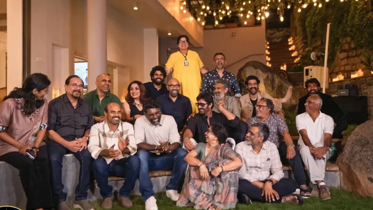 ಸಿನಿಮಾದಲ್ಲಿ ಕೆಲಸ ಮಾಡಿದ ಹಲವಾರು ಮಂದಿ ತಂತ್ರಜ್ಞರು ಸಹ ಒಂದೆಡೆ ಸೇರಿ ಸಂಭ್ರಮಾಚರಣೆಯಲ್ಲಿ ಭಾಗಿ ಆಗಿದ್ದರು. ಕ್ಯಾಮೆರಾಮ್ಯಾನ್ ಸೆಂಥಿಲ್, ಪ್ರೊಡಕ್ಷನ್ ಡಿಸೈನ್ ಸಬು ಸಿರಿಲ್, ಶ್ರೀನಿವಾಸ್ ಮೋಹನ್ ಹಾಜರಿದ್ದರು.