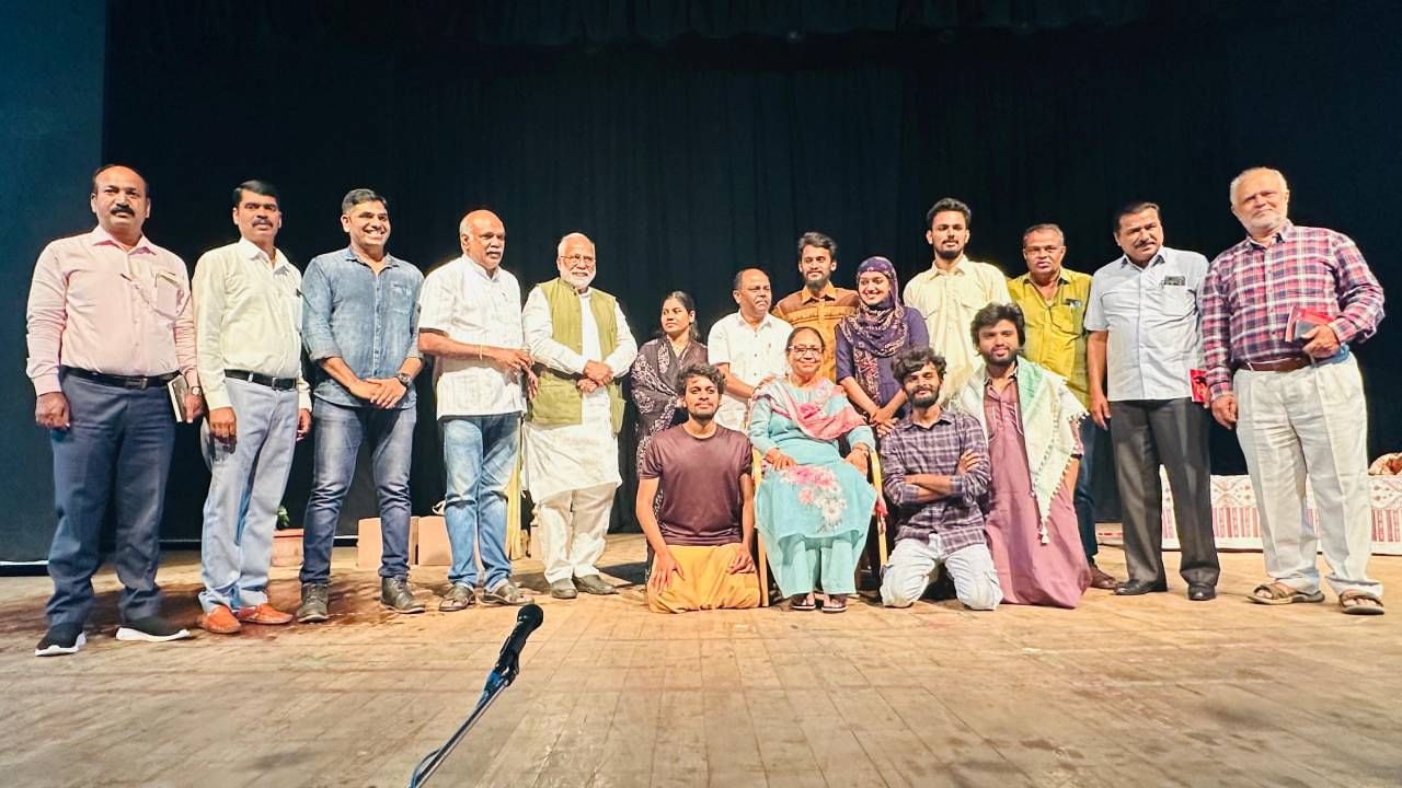 ಜನಮನ ಸೆಳೆದ ಬಾನುಮುಷ್ತಾಕ್ರ ಎದೆಯ ಹಣತೆ ನಾಟಕ: ಪ್ರತಿ ಮಹಿಳೆಯರಲ್ಲೂ ಹೋರಾಟಗಾರ್ತಿ ಇರುತ್ತಾಳೆ, ಡಿಸಿ ಜನಮನ ಸೆಳೆದ ಬಾನುಮುಷ್ತಾಕ್ರ ಎದೆಯ ಹಣತೆ ನಾಟಕ: ಪ್ರತಿ ಮಹಿಳೆಯರಲ್ಲೂ ಹೋರಾಟಗಾರ್ತಿ ಇರುತ್ತಾಳೆ, ಡಿಸಿ