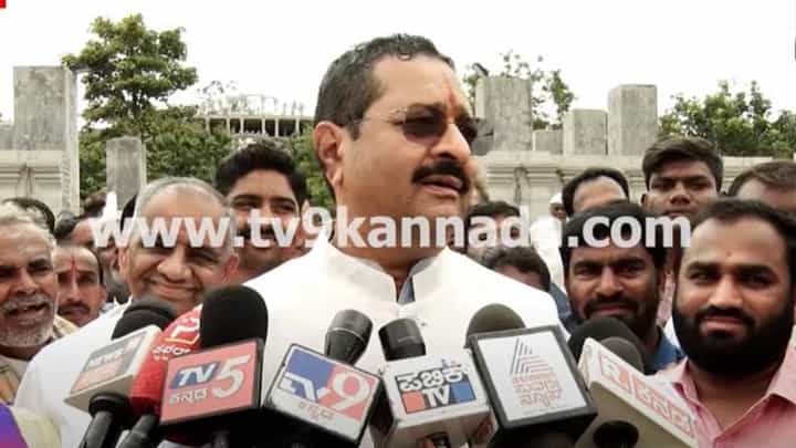 ಬಿಜೆಪಿಯ ಬಂಡಾಯ ಶಾಸಕರಿಂದ ದೂರವೇನೂ ಆಗಿಲ್ಲ, ಮೊನ್ನೆ ಗೋಕಾಕ್ನಲ್ಲಿ ಎಲ್ಲರೂ ಜೊತೆಗಿದ್ದೆವು: ಯತ್ನಾಳ್ ಬಿಜೆಪಿಯ ಬಂಡಾಯ ಶಾಸಕರಿಂದ ದೂರವೇನೂ ಆಗಿಲ್ಲ, ಮೊನ್ನೆ ಗೋಕಾಕ್ನಲ್ಲಿ ಎಲ್ಲರೂ ಜೊತೆಗಿದ್ದೆವು: ಯತ್ನಾಳ್