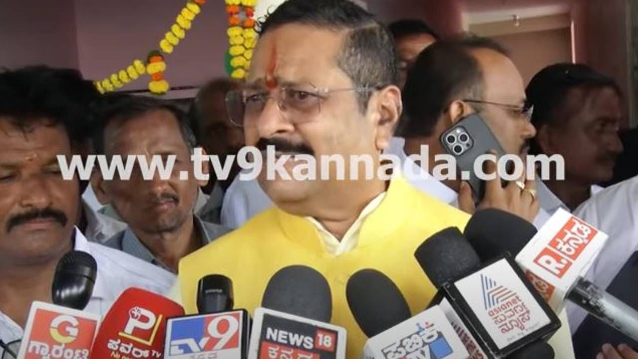 ಕಾಶಪ್ಪನವರ್ ಅಂತ್ಯ ಸಮೀಪಿಸಿದೆ, ವಿಭೂತಿ ಹೆಸರಲ್ಲಿ ಆಯಿಲ್ ಪೇಂಟ್ ಹಚ್ಚಿಕೊಳ್ಳುವ ಅವನೆಂಥ ಲಿಂಗಾಯತ? ಯತ್ನಾಳ್