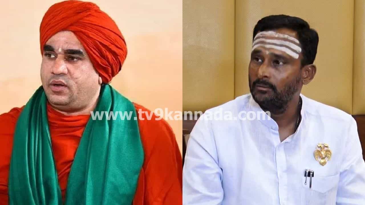 ತೀವ್ರ ಸ್ವರೂಪ ಪಡೆದ ಕೂಡಲಸಂಗಮ ಪೀಠ ವಿವಾದ: ಜಯಮೃತ್ಯುಂಜಯ ಸ್ವಾಮೀಜಿಯ ಕೆಳಗಿಳಿಸಲು ಸಿದ್ಧತೆ ತೀವ್ರ ಸ್ವರೂಪ ಪಡೆದ ಕೂಡಲಸಂಗಮ ಪೀಠ ವಿವಾದ: ಜಯಮೃತ್ಯುಂಜಯ ಸ್ವಾಮೀಜಿಯ ಕೆಳಗಿಳಿಸಲು ಸಿದ್ಧತೆ