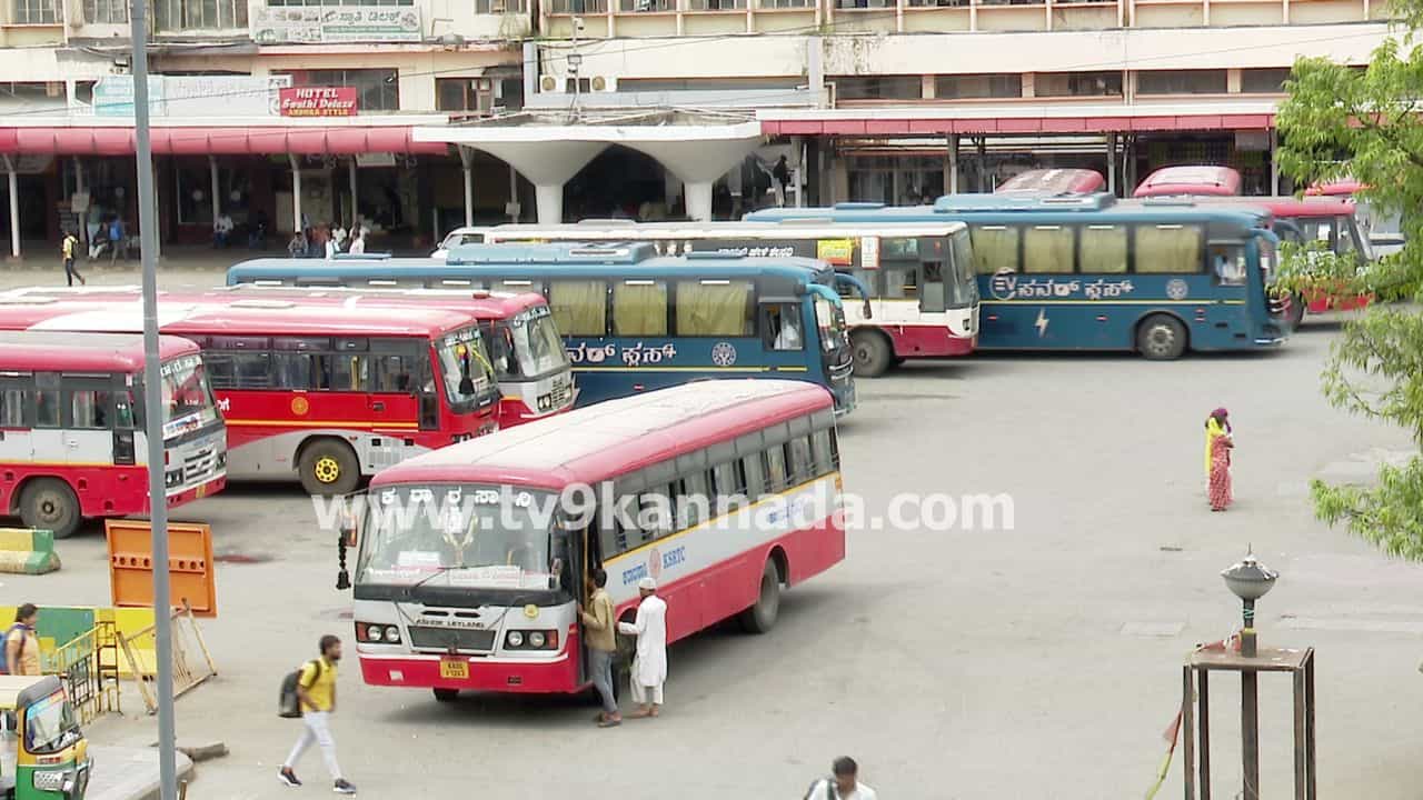 ಸಿಎಂ ಸಂಧಾನ ಸಭೆ ವಿಫಲ: ಸಾರಿಗೆ ಮುಷ್ಕರ ಫಿಕ್ಸ್, ನಾಳೆ ಸಾರಿಗೆ ಬಸ್ಗಳು ರಸ್ತೆಗೆ ಇಳಿಯಲ್ಲ ಸಿಎಂ ಸಂಧಾನ ಸಭೆ ವಿಫಲ: ಸಾರಿಗೆ ಮುಷ್ಕರ ಫಿಕ್ಸ್, ನಾಳೆ ಸಾರಿಗೆ ಬಸ್ಗಳು ರಸ್ತೆಗೆ ಇಳಿಯಲ್ಲ