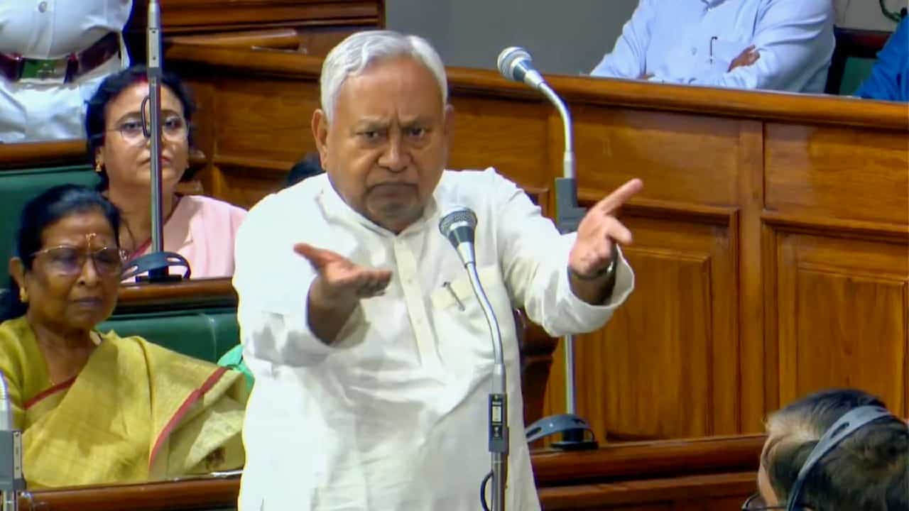 70,000 ಕೋಟಿ ರೂ. ಎಲ್ಲಿ ಹೋಯ್ತು? ಸಿಎಜಿ ವರದಿಯಲ್ಲಿ ಬಿಹಾರ ಸರ್ಕಾರದ ಅಕ್ರಮ ಬಯಲು 70,000 ಕೋಟಿ ರೂ. ಎಲ್ಲಿ ಹೋಯ್ತು? ಸಿಎಜಿ ವರದಿಯಲ್ಲಿ ಬಿಹಾರ ಸರ್ಕಾರದ ಅಕ್ರಮ ಬಯಲು
