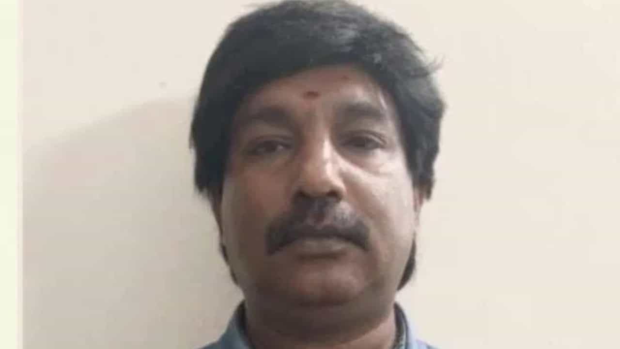 ಬಿಕ್ಲು ಶಿವ ಕೊಲೆ ಕೇಸ್: ಬಗೆದಷ್ಟು ಬಯಲಾಗ್ತಿವೆ ಸ್ಫೋಟಕ ಮಾಹಿತಿ, ಆರೋಪಿಗೆ ನಟ-ನಟಿಯರ ಜತೆಗೂ ನಂಟು ಬಿಕ್ಲು ಶಿವ ಕೊಲೆ ಕೇಸ್: ಬಗೆದಷ್ಟು ಬಯಲಾಗ್ತಿವೆ ಸ್ಫೋಟಕ ಮಾಹಿತಿ, ಆರೋಪಿಗೆ ನಟ-ನಟಿಯರ ಜತೆಗೂ ನಂಟು