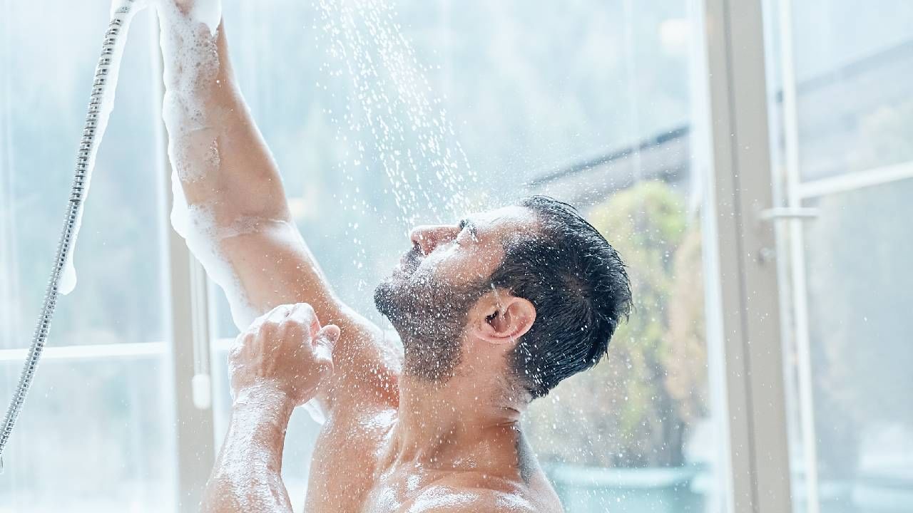 ಸ್ನಾನ ಮಾಡುವಾಗ ದೇಹದ ಈ ಭಾಗಗಳನ್ನು ತಪ್ಪದೆ ಸ್ವಚ್ಛಗೊಳಿಸಬೇಕಂತೆ; ಏಕೆ ಗೊತ್ತಾ? ಸ್ನಾನ ಮಾಡುವಾಗ ದೇಹದ ಈ ಭಾಗಗಳನ್ನು ತಪ್ಪದೆ ಸ್ವಚ್ಛಗೊಳಿಸಬೇಕಂತೆ; ಏಕೆ ಗೊತ್ತಾ?