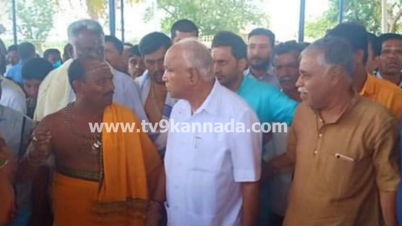 Bs Yediyurappa In Nagara Navile Temple