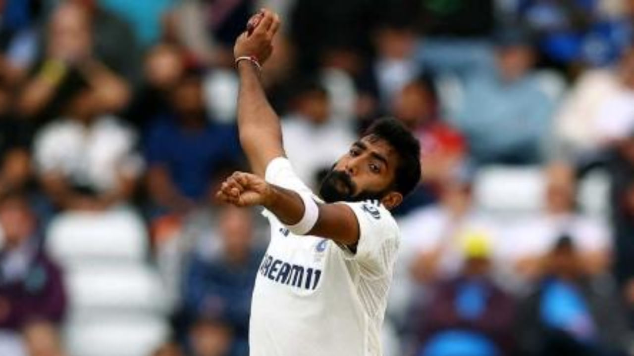 ಈಗ ಬುಮ್ರಾ ಮತ್ತೊಮ್ಮೆ ಈ ಸಾಧನೆ ಮಾಡಿದರೆ, ಅವರು ಈ ವಿಷಯದಲ್ಲಿ ಇಮ್ರಾನ್ ಖಾನ್ ಅವರನ್ನು ಹಿಂದಿಕ್ಕಿ ಈ ಪಟ್ಟಿಯಲ್ಲಿ ಅಗ್ರಸ್ಥಾನಕ್ಕೇರಲಿದ್ದಾರೆ. ಇದಲ್ಲದೇ, ಬುಮ್ರಾ ಮ್ಯಾಂಚೆಸ್ಟರ್ ಮೈದಾನದಲ್ಲಿ ಐದು ವಿಕೆಟ್ಗಳನ್ನು ಪಡೆದರೆ, 1982 ರ ನಂತರ ಮೊದಲ ಬಾರಿಗೆ, ಭಾರತೀಯ ಬೌಲರ್ ಈ ಸಾಧನೆ ಮಾಡಿದಂತ್ತಾಗುತ್ತದೆ.