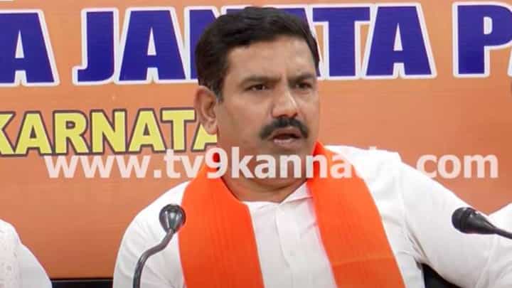 ಕೊಲೆ ಆರೋಪದಲ್ಲಿ ಎಫ್ಐಅರ್ ಒಂದು ರಾಜಕೀಯ ಪಿತೂರಿ ಅಂತ ಬಸವರಾಜ ಹೇಳಿದ್ದಾರೆ: ವಿಜಯೇಂದ್ರ ಕೊಲೆ ಆರೋಪದಲ್ಲಿ ಎಫ್ಐಅರ್ ಒಂದು ರಾಜಕೀಯ ಪಿತೂರಿ ಅಂತ ಬಸವರಾಜ ಹೇಳಿದ್ದಾರೆ: ವಿಜಯೇಂದ್ರ