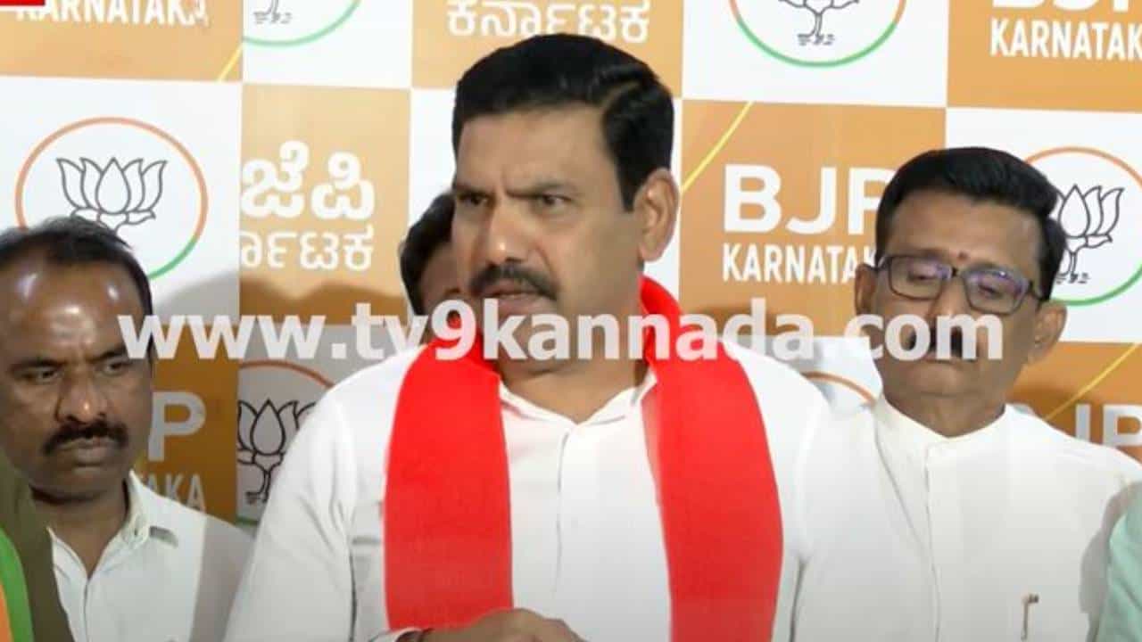 ರಾಷ್ಟ್ರದ ಸಂವಿಧಾನಿಕ ಸಂಸ್ಥೆಗಳನ್ನು ಕಾಂಗ್ರೆಸ್ ನಾಯಕರು ಅಪಮಾನಿಸುತ್ತಿದ್ದಾರೆ: ಬಿವೈ ವಿಜಯೇಂದ್ರ ರಾಷ್ಟ್ರದ ಸಂವಿಧಾನಿಕ ಸಂಸ್ಥೆಗಳನ್ನು ಕಾಂಗ್ರೆಸ್ ನಾಯಕರು ಅಪಮಾನಿಸುತ್ತಿದ್ದಾರೆ: ಬಿವೈ ವಿಜಯೇಂದ್ರ
