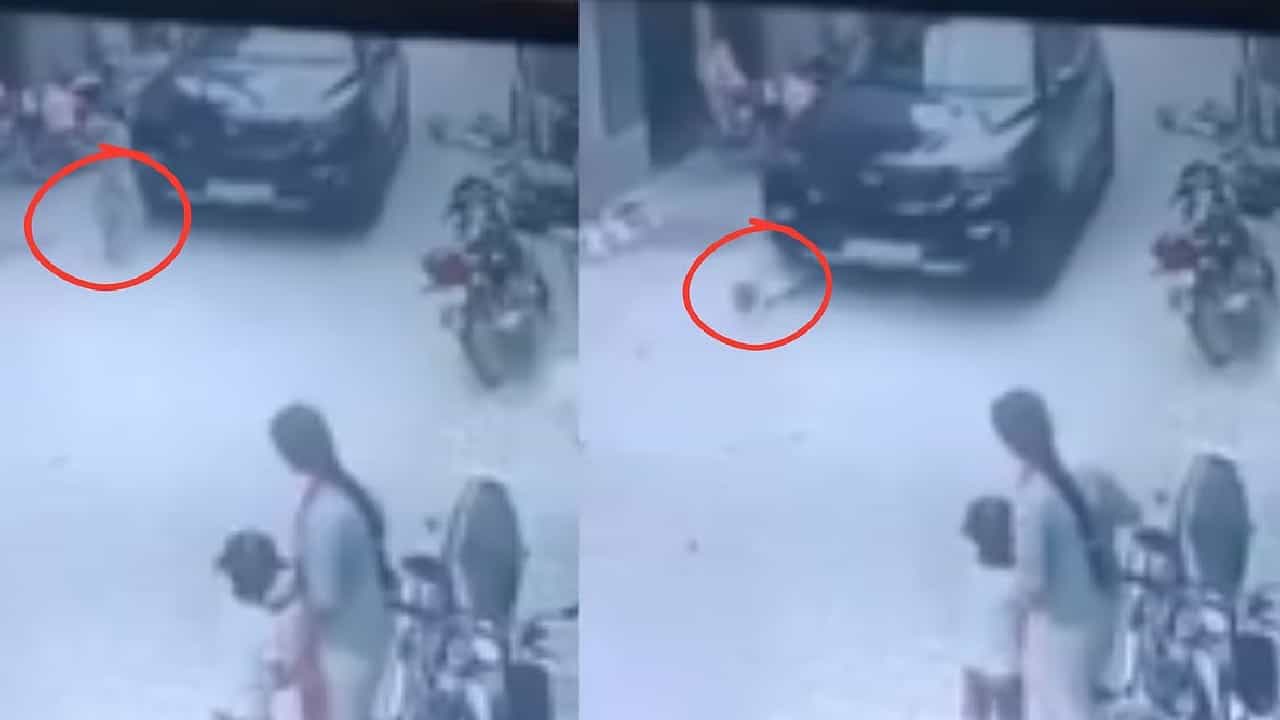 Viral Video: ಕಾರಿನಡಿ ಸಿಲುಕಿದರೂ ಪವಾಡದಂತೆ ಬದುಕುಳಿದ ಮಗು Viral Video: ಕಾರಿನಡಿ ಸಿಲುಕಿದರೂ ಪವಾಡದಂತೆ ಬದುಕುಳಿದ ಮಗು