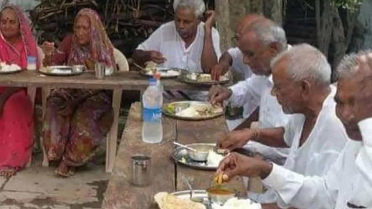 ಅಡುಗೆ ಮನೆಯೇ ಇಲ್ಲದ ಭಾರತದ ವಿಶಿಷ್ಟ ಹಳ್ಳಿ ಇದು, ಊಟ ತಿಂಡಿಗಾಗಿ ಏನ್ ಮಾಡ್ತಾರೆ ಇಲ್ಲಿನ ಜನ ಗೊತ್ತಾ? ಅಡುಗೆ ಮನೆಯೇ ಇಲ್ಲದ ಭಾರತದ ವಿಶಿಷ್ಟ ಹಳ್ಳಿ ಇದು, ಊಟ ತಿಂಡಿಗಾಗಿ ಏನ್ ಮಾಡ್ತಾರೆ ಇಲ್ಲಿನ ಜನ ಗೊತ್ತಾ?