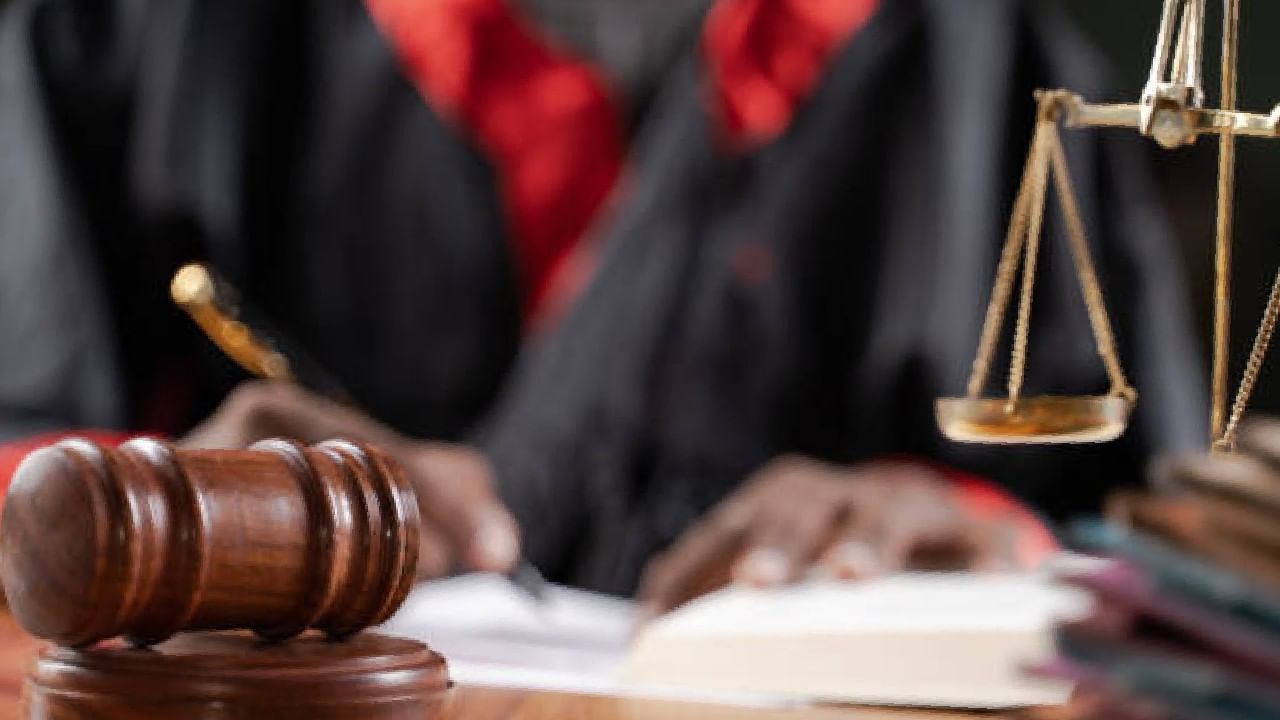 ಮದುವೆಯಾದರೂ ಲೈಂಗಿಕ ಸಂಬಂಧ ಬೆಳೆಸಿದ್ದು ಅಪರಾಧ; ಮಹಿಳೆಗೆ ಸುಪ್ರೀಂ ಕೋರ್ಟ್ ತರಾಟೆ ಮದುವೆಯಾದರೂ ಲೈಂಗಿಕ ಸಂಬಂಧ ಬೆಳೆಸಿದ್ದು ಅಪರಾಧ; ಮಹಿಳೆಗೆ ಸುಪ್ರೀಂ ಕೋರ್ಟ್ ತರಾಟೆ