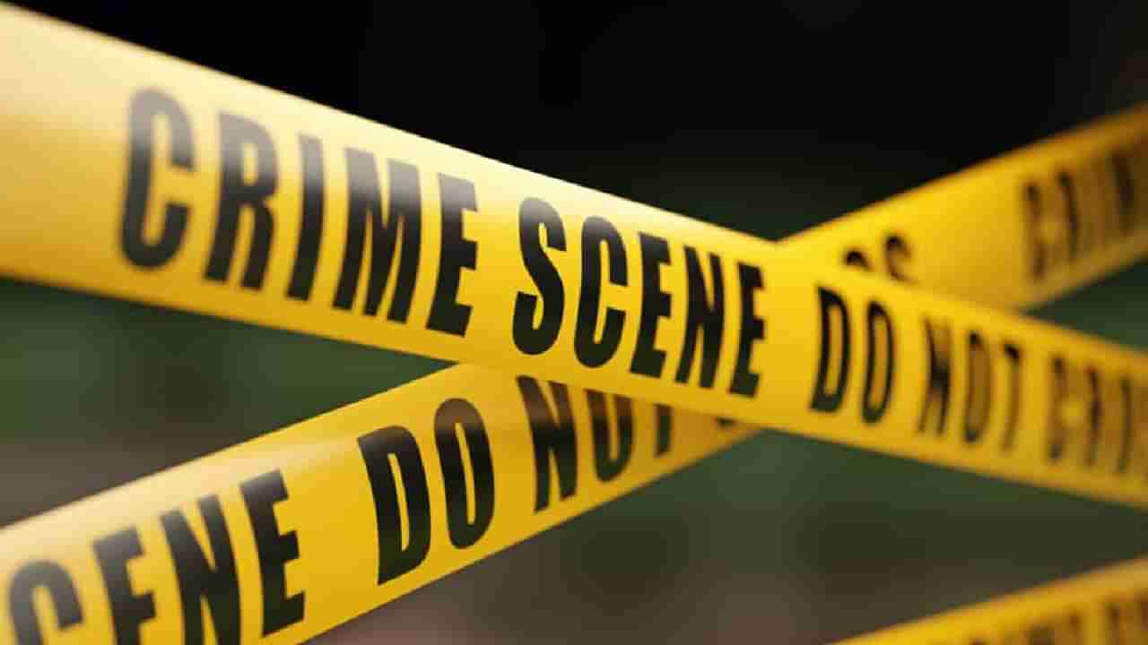 ಸಂಗಾತಿ, ಮಗಳ ಕೊಂದು ಲಿಪ್ಟ್ ಸ್ಟಿಕ್ನಲ್ಲಿ ಗೋಡೆ ಮೇಲೆ ಆರೋಪಿ ಬರೆದಿದ್ದೇನು?