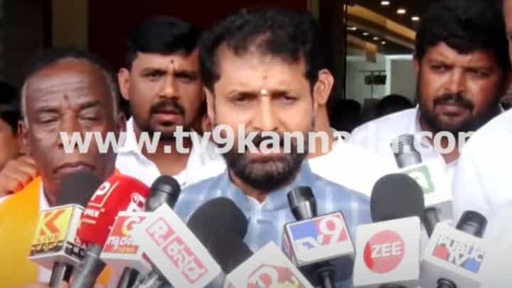 ಕೆಲ ಬಿಜೆಪಿ ನಾಯಕರು ಯಾಕೆ ಅತೃಪ್ತರೋ ಗೊತ್ತಿಲ್ಲ, ಸೈದ್ಧಾಂತಿಕವಾಗಿ ನಾವೆಲ್ಲ ತೃಪ್ತರು: ಸಿಟಿ ರವಿ, ಎಮ್ಮೆಲ್ಸಿ ಕೆಲ ಬಿಜೆಪಿ ನಾಯಕರು ಯಾಕೆ ಅತೃಪ್ತರೋ ಗೊತ್ತಿಲ್ಲ, ಸೈದ್ಧಾಂತಿಕವಾಗಿ ನಾವೆಲ್ಲ ತೃಪ್ತರು: ಸಿಟಿ ರವಿ, ಎಮ್ಮೆಲ್ಸಿ