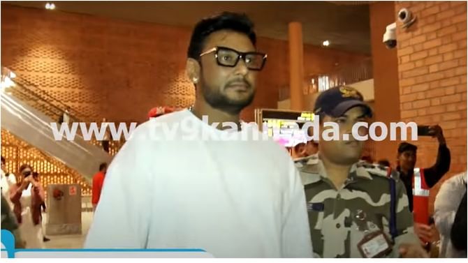 ‘ಡೆವಿಲ್’ ಸಿನಿಮಾ ಶೂಟ್​ ಮುಗಿಸಿ ಬೆಂಗಳೂರಿಗೆ ಮರಳಿದ ದರ್ಶನ್
