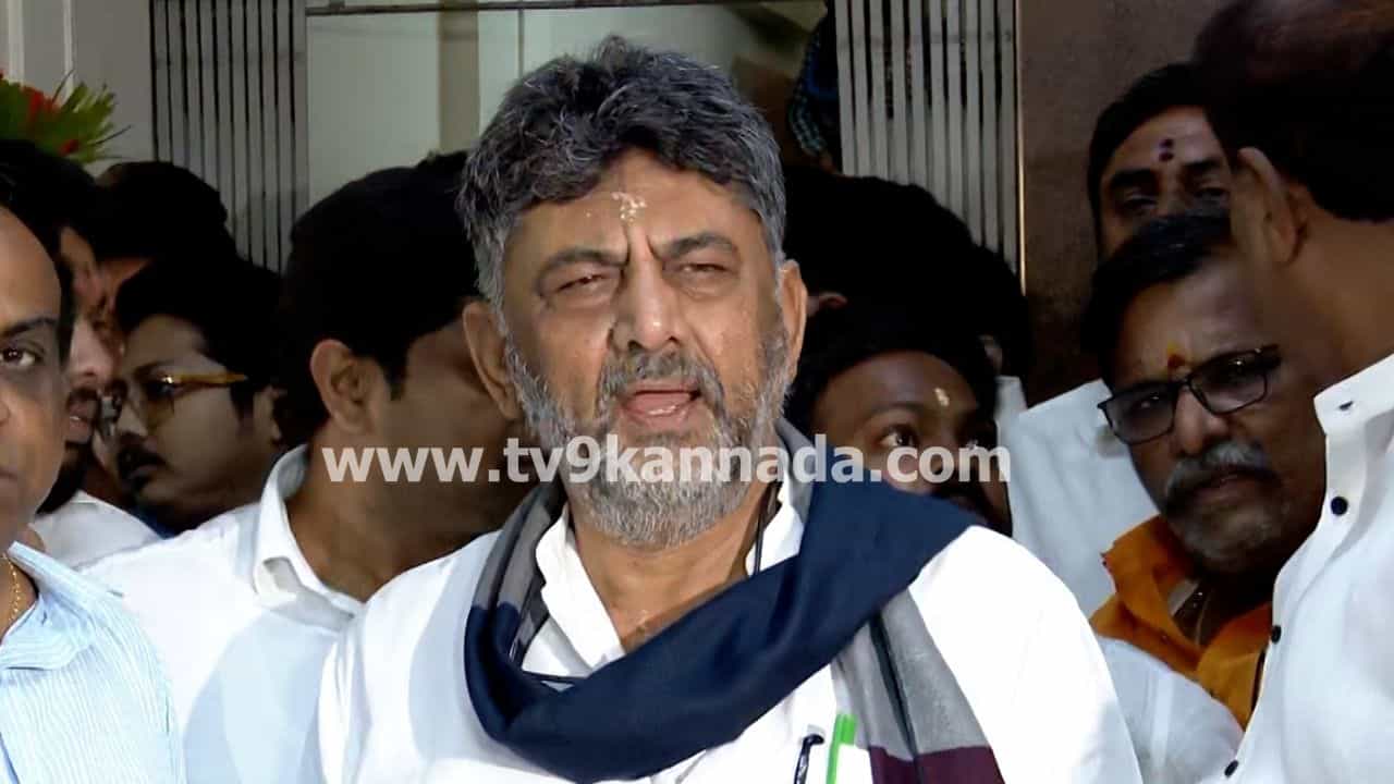 ಮತ ಕಳ್ಳತನ ಆರೋಪ: ಬೆಂಗಳೂರಿನಲ್ಲಿ ರಾಹುಲ್ ಗಾಂಧಿ ನೇತೃತ್ವದ ಪ್ರತಿಭಟನೆಗೆ ಸ್ಥಳ ನಿಗದಿಯೇ ದೊಡ್ಡ ತಲೆನೋವು ಮತ ಕಳ್ಳತನ ಆರೋಪ: ಬೆಂಗಳೂರಿನಲ್ಲಿ ರಾಹುಲ್ ಗಾಂಧಿ ನೇತೃತ್ವದ ಪ್ರತಿಭಟನೆಗೆ ಸ್ಥಳ ನಿಗದಿಯೇ ದೊಡ್ಡ ತಲೆನೋವು
