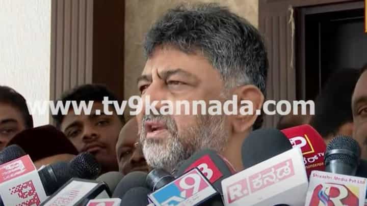 ಸುರ್ಜೇವಾಲಾ ನೀಡಿದ ಮಾಹಿತಿಯನ್ನು ಆಧರಿಸಿ ಶಾಸಕರೊಂದಿಗೆ ಮುಖ್ಯಮಂತ್ರಿ ಸಭೆ ನಡೆಸುತ್ತಿದ್ದಾರೆ: ಶಿವಕುಮಾರ್ ಸುರ್ಜೇವಾಲಾ ನೀಡಿದ ಮಾಹಿತಿಯನ್ನು ಆಧರಿಸಿ ಶಾಸಕರೊಂದಿಗೆ ಮುಖ್ಯಮಂತ್ರಿ ಸಭೆ ನಡೆಸುತ್ತಿದ್ದಾರೆ: ಶಿವಕುಮಾರ್