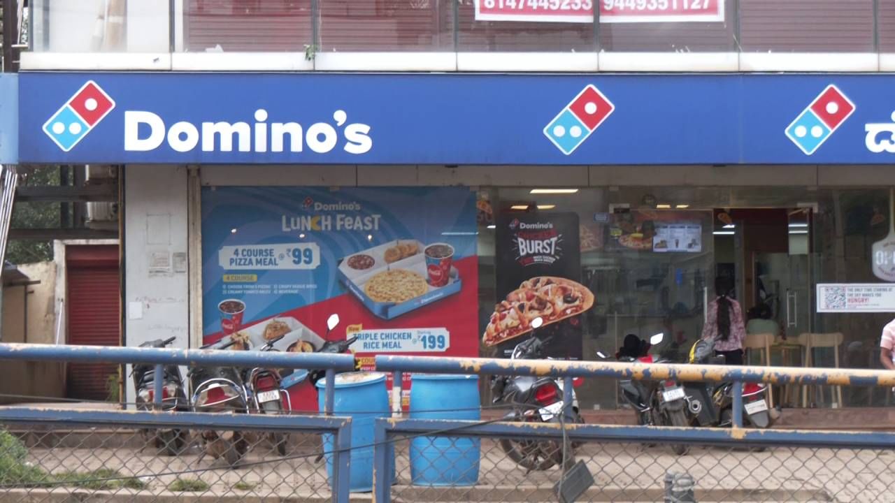 ವೆಜ್​ ಬದಲಿಗೆ ನಾನ್​ ವೆಜ್​ ಡೆಲಿವರಿ: ಡೊಮಿನೊಸ್ ಸಂಸ್ಥೆಗೆ 50 ಸಾವಿರ ರೂ. ದಂಡ
