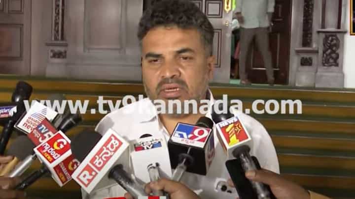 ಶಿವಕುಮಾರ್ ಮುಖ್ಯಮಂತ್ರಿಯಾಗಬೇಕೆಂದಿದ್ದ ಶಾಸಕ ರಂಗನಾಥ್ ಧೋರಣೆ ಬದಲಾಯಿತು! ಶಿವಕುಮಾರ್ ಮುಖ್ಯಮಂತ್ರಿಯಾಗಬೇಕೆಂದಿದ್ದ ಶಾಸಕ ರಂಗನಾಥ್ ಧೋರಣೆ ಬದಲಾಯಿತು!