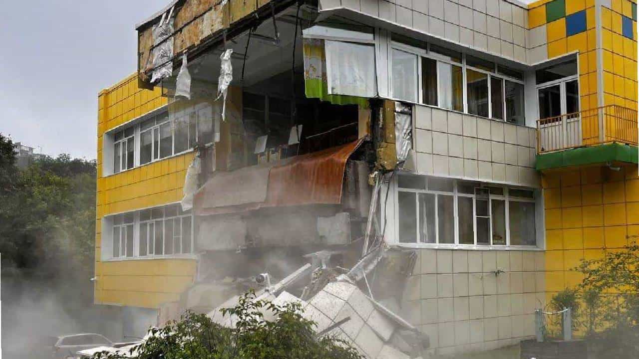 Russia Earthquake: ರಷ್ಯಾದಲ್ಲಿ 8.8 ತೀವ್ರತೆಯ ಪ್ರಬಲ ಭೂಕಂಪ, ಸುನಾಮಿ ಎಚ್ಚರಿಕೆ, ಭಯಾನಕ ವಿಡಿಯೋಗಳು ಇಲ್ಲಿವೆ Russia Earthquake: ರಷ್ಯಾದಲ್ಲಿ 8.8 ತೀವ್ರತೆಯ ಪ್ರಬಲ ಭೂಕಂಪ, ಸುನಾಮಿ ಎಚ್ಚರಿಕೆ, ಭಯಾನಕ ವಿಡಿಯೋಗಳು ಇಲ್ಲಿವೆ