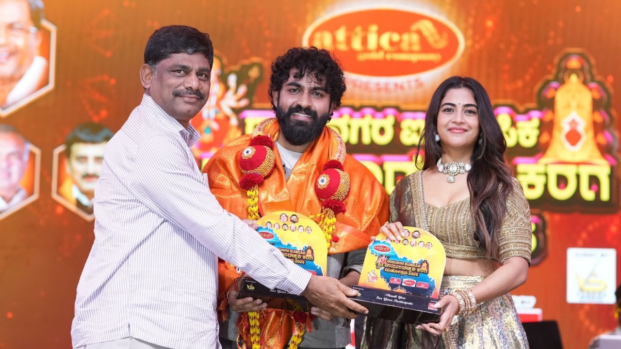 ರಾಮನಗರ ಕರಗಕ್ಕೆ ಅತಿಥಿಗಳಾಗಿ ಬಂದಿದ್ದ ಯುವ ರಾಜ್ಕುಮಾರ್ ಹಾಗೂ ಸಂಪದಾ ಅವರನ್ನು ಮಾಜಿ ಸಂಸದ ಡಿಕೆ ಸುರೇಶ್ ಅವರು ಸನ್ಮಾನಿಸಿದರು.