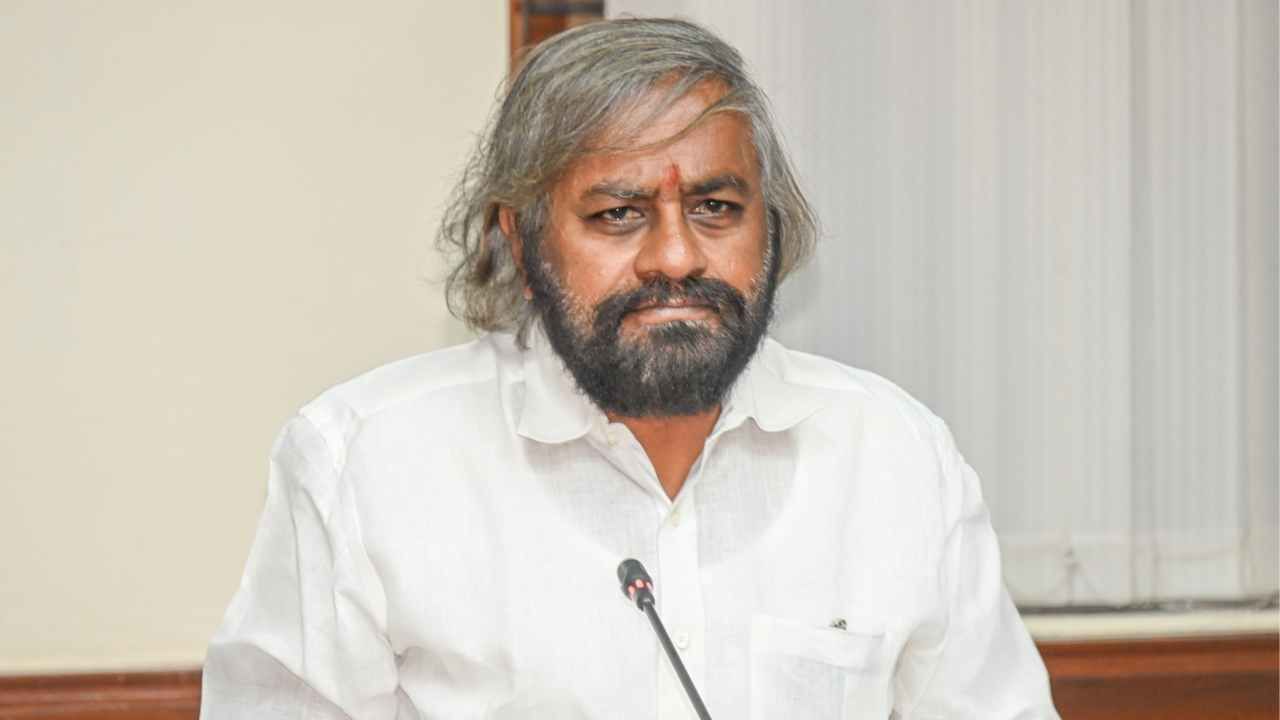 ಅಮಾನತ್ತಾದ ಅಧಿಕಾರಿ ಕ್ಷಮೆಯಾಚನೆ, ಹಿಂಬಡ್ತಿ ನೀಡಿ ಸಸ್ಪೆಂಡ್ ರದ್ದಿಗೆ ಈಶ್ವರ್ ಖಂಡ್ರೆ ಶಿಫಾರಸು