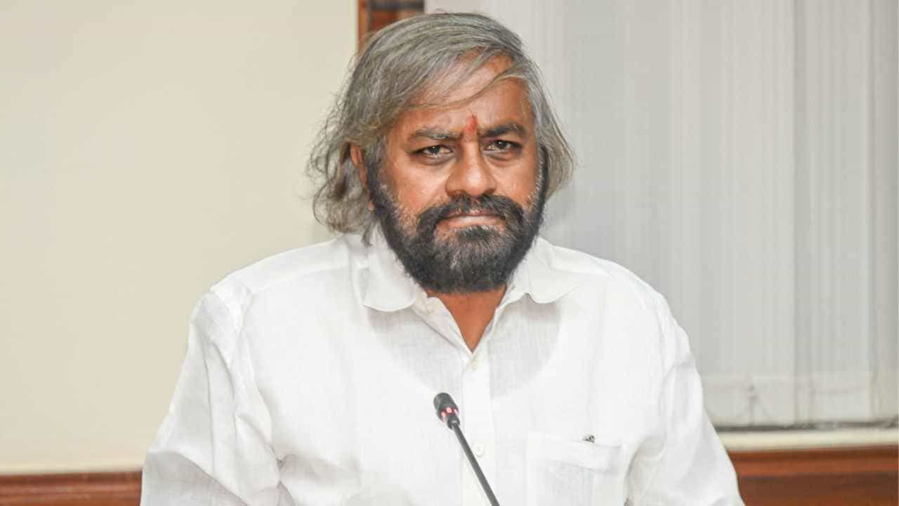 ಅಮಾನತ್ತಾದ ಅಧಿಕಾರಿ ಕ್ಷಮೆಯಾಚನೆ, ಹಿಂಬಡ್ತಿ ನೀಡಿ ಸಸ್ಪೆಂಡ್ ರದ್ದಿಗೆ ಈಶ್ವರ್ ಖಂಡ್ರೆ ಶಿಫಾರಸು ಅಮಾನತ್ತಾದ ಅಧಿಕಾರಿ ಕ್ಷಮೆಯಾಚನೆ, ಹಿಂಬಡ್ತಿ ನೀಡಿ ಸಸ್ಪೆಂಡ್ ರದ್ದಿಗೆ ಈಶ್ವರ್ ಖಂಡ್ರೆ ಶಿಫಾರಸು