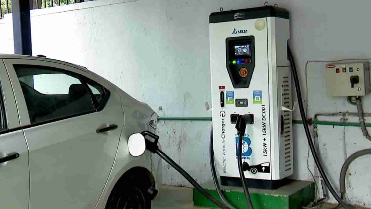 ಇವಿ ವಾಹನಗಳಿಗೆ ಬೇಡಿಕೆ ಬೆನ್ನಲ್ಲೇ ಚಾರ್ಜಿಂಗ್ ಸ್ಟೇಷನ್ಗಳ ಕೊರತೆ: ಮಹತ್ವದ ಯೋಜನೆ ಕೈಬಿಟ್ಟ ಇಂಧನ ಇಲಾಖೆ