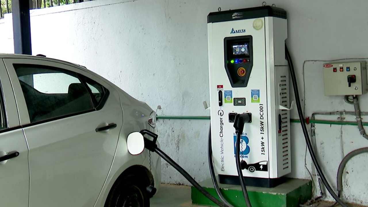 ಇವಿ ವಾಹನಗಳಿಗೆ ಬೇಡಿಕೆ ಬೆನ್ನಲ್ಲೇ ಚಾರ್ಜಿಂಗ್ ಸ್ಟೇಷನ್​ಗಳ ಕೊರತೆ: ಮಹತ್ವದ ಯೋಜನೆ ಕೈಬಿಟ್ಟ ಇಂಧನ ಇಲಾಖೆ