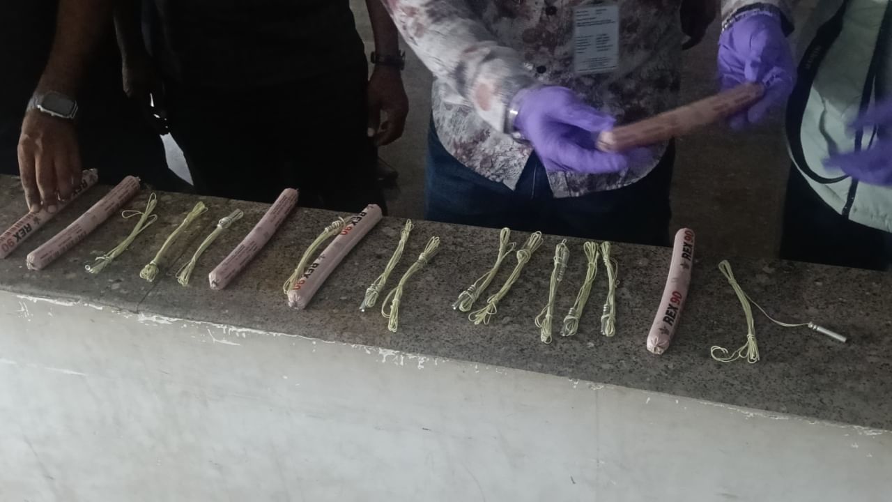ಬೆಂಗಳೂರು ಕಲಾಸಿಪಾಳ್ಯ ಬಸ್ ನಿಲ್ದಾಣದಲ್ಲಿ ಸ್ಫೋಟಕ ಪತ್ತೆ: ತನಿಖೆಗೆ ಆರು ತಂಡಗಳ ರಚನೆ ಬೆಂಗಳೂರು ಕಲಾಸಿಪಾಳ್ಯ ಬಸ್ ನಿಲ್ದಾಣದಲ್ಲಿ ಸ್ಫೋಟಕ ಪತ್ತೆ: ತನಿಖೆಗೆ ಆರು ತಂಡಗಳ ರಚನೆ
