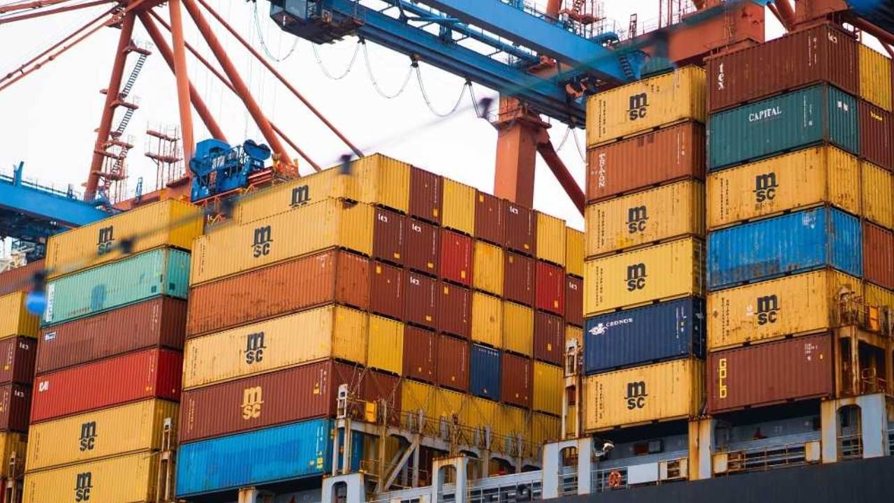 ಜೂನ್​ನಲ್ಲಿ ಟ್ರೇಡ್ ಡೆಫಿಸಿಟ್ ಇಳಿಕೆ; ಈ ಹಣಕಾಸು ವರ್ಷ ಸರಕುಗಳ ವ್ಯಾಪಾರ ಕೊರತೆ ಹಿಗ್ಗುವ ಸಾಧ್ಯತೆ