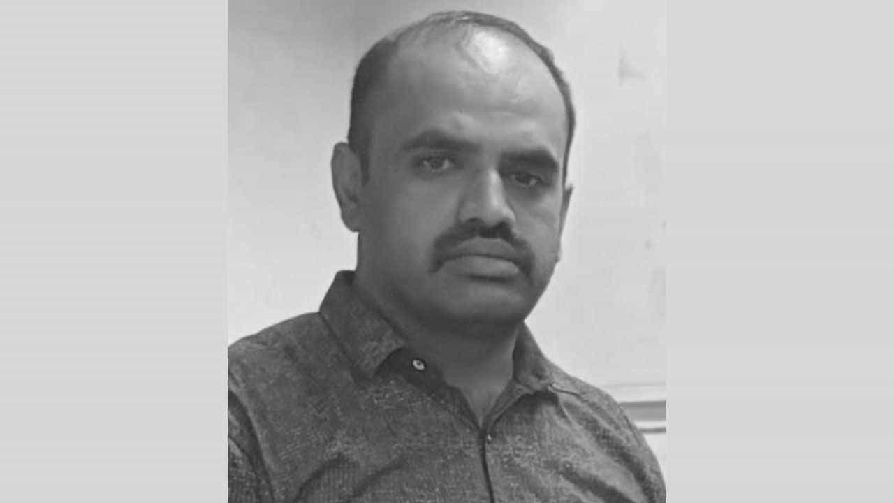 ಅವಾಜ್ ಹಾಕುತ್ತಾ ಓಡಾಡುತ್ತಿದ್ದವ ಅರೆಸ್ಟ್: ಫೀಲ್ಡ್ ಆಫೀಸರ್ ಏಕಾಏಕಿ ಪೊಲೀಸ್ ಆದ ಕಥೆ! ಅವಾಜ್ ಹಾಕುತ್ತಾ ಓಡಾಡುತ್ತಿದ್ದವ ಅರೆಸ್ಟ್: ಫೀಲ್ಡ್ ಆಫೀಸರ್ ಏಕಾಏಕಿ ಪೊಲೀಸ್ ಆದ ಕಥೆ!