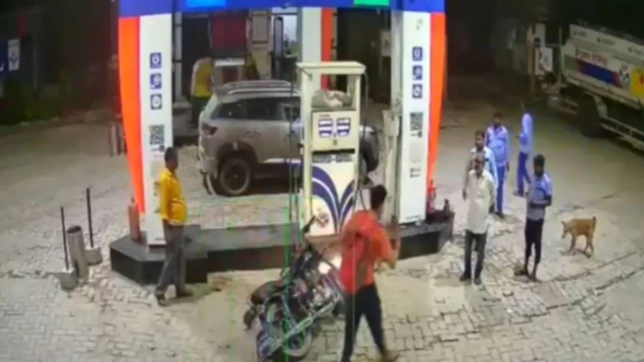 Video: ಕುತ್ತಿಗೆಗೆ ಗುಂಡೇಟು, ಎಲ್ಲೆಲ್ಲೂ ರಕ್ತ,  ಬೈಕ್​​ನಲ್ಲಿ ಪೆಟ್ರೋಲ್​​ ಬಂಕ್​ಗೆ ಬಂದು ಸಹಾಯ ಕೇಳಿದ ಯುವಕ