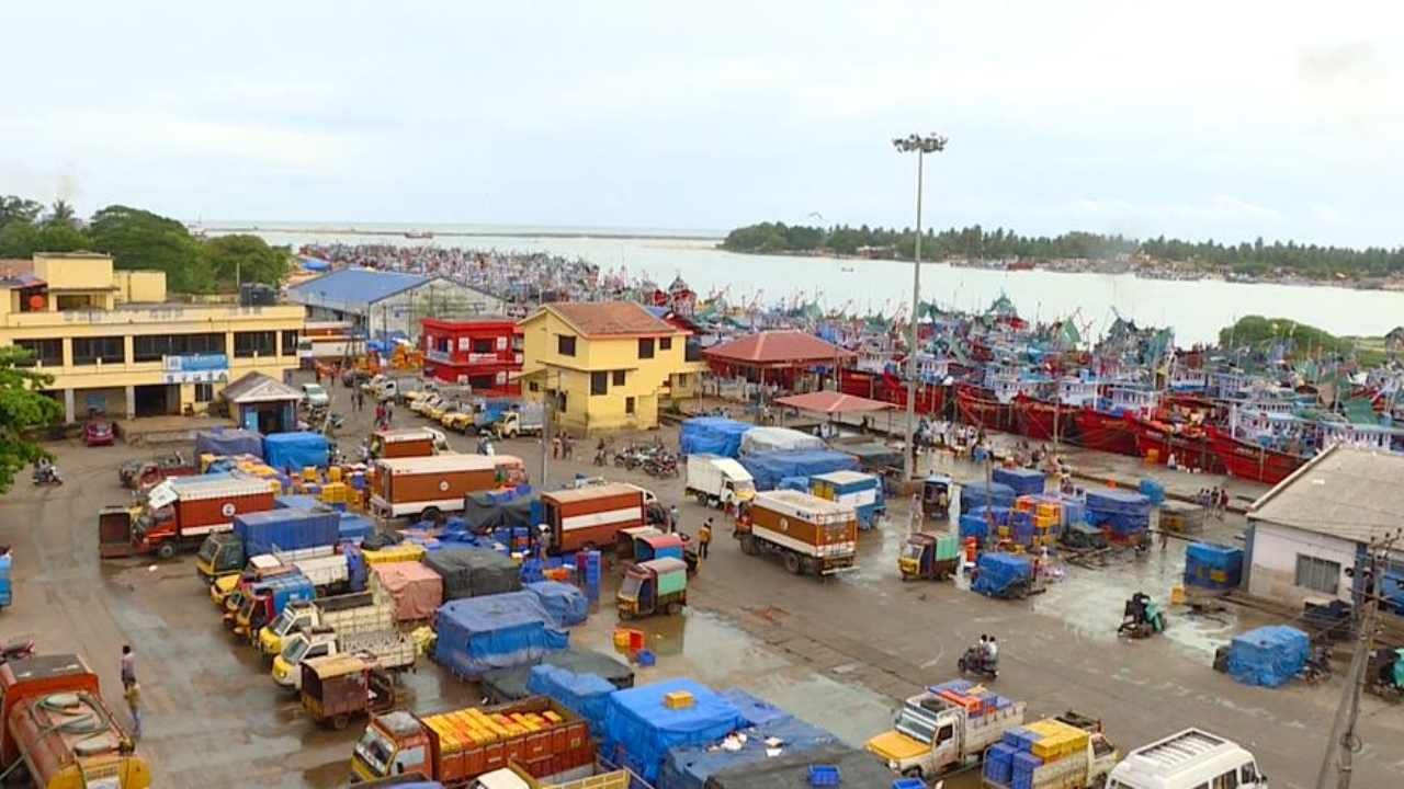 ಮೀನುಗಾರಿಕೆ ನಿಯಮ: ದೇಶಾದ್ಯಂತ ಏಕರೂಪದ ನಿಯಮ ಜಾರಿಗೆ ಕೇಂದ್ರ ಚಿಂತನೆ ಮೀನುಗಾರಿಕೆ ನಿಯಮ: ದೇಶಾದ್ಯಂತ ಏಕರೂಪದ ನಿಯಮ ಜಾರಿಗೆ ಕೇಂದ್ರ ಚಿಂತನೆ