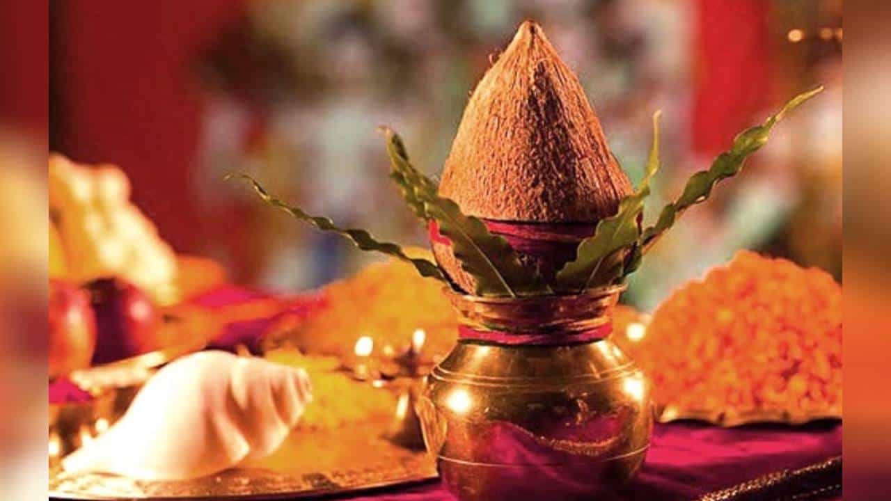 Daily Devotional: ಕಳಸಕ್ಕೆ ಎಲೆ ಇಡುವ ವಿಷಯದಲ್ಲಿ ಈ ತಪ್ಪುಗಳನ್ನು ಮಾಡಬೇಡಿ Daily Devotional: ಕಳಸಕ್ಕೆ ಎಲೆ ಇಡುವ ವಿಷಯದಲ್ಲಿ ಈ ತಪ್ಪುಗಳನ್ನು ಮಾಡಬೇಡಿ